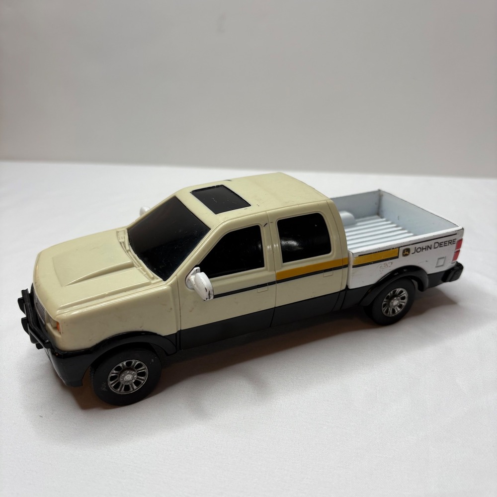 ERTL Vintage John Deere Pickup Truck 1:24 Scale Cream White Extended Cab 1996 8"